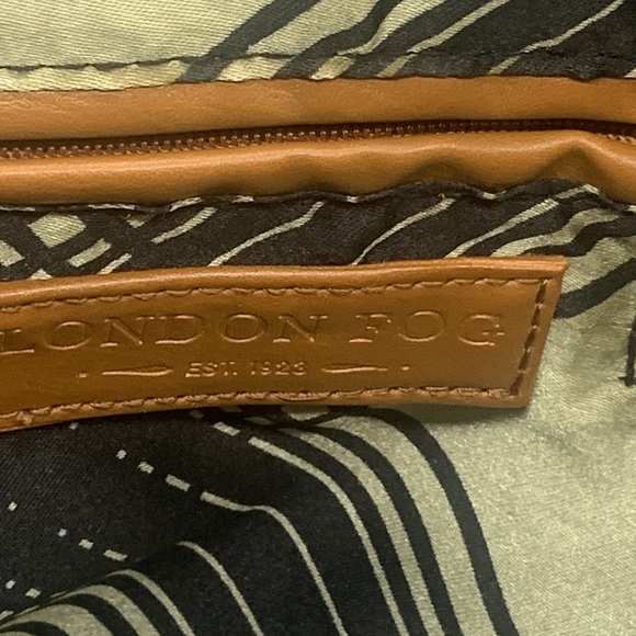 London Fog Zipper closure shoulder bag - Picture 6 of 8